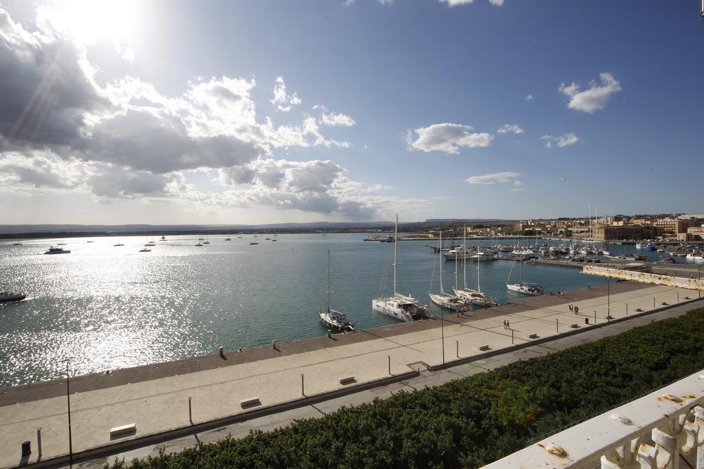 Ortigia Camere Con Vista Da Giulio B&B Syrakusa Exteriör bild