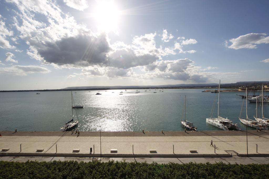 Ortigia Camere Con Vista Da Giulio B&B Syrakusa Exteriör bild