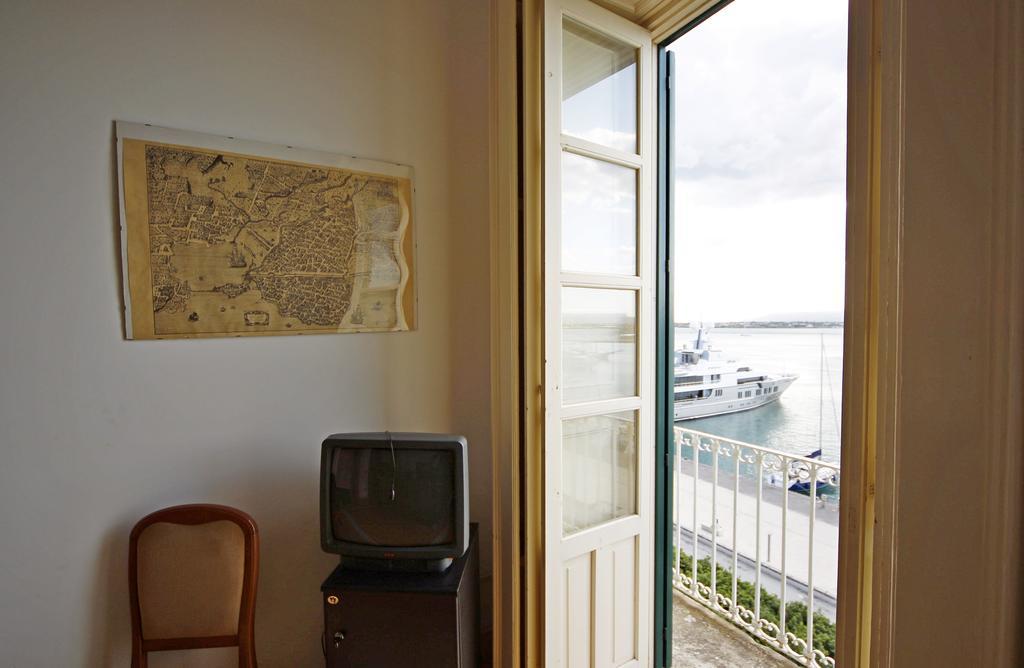 Ortigia Camere Con Vista Da Giulio B&B Syrakusa Exteriör bild