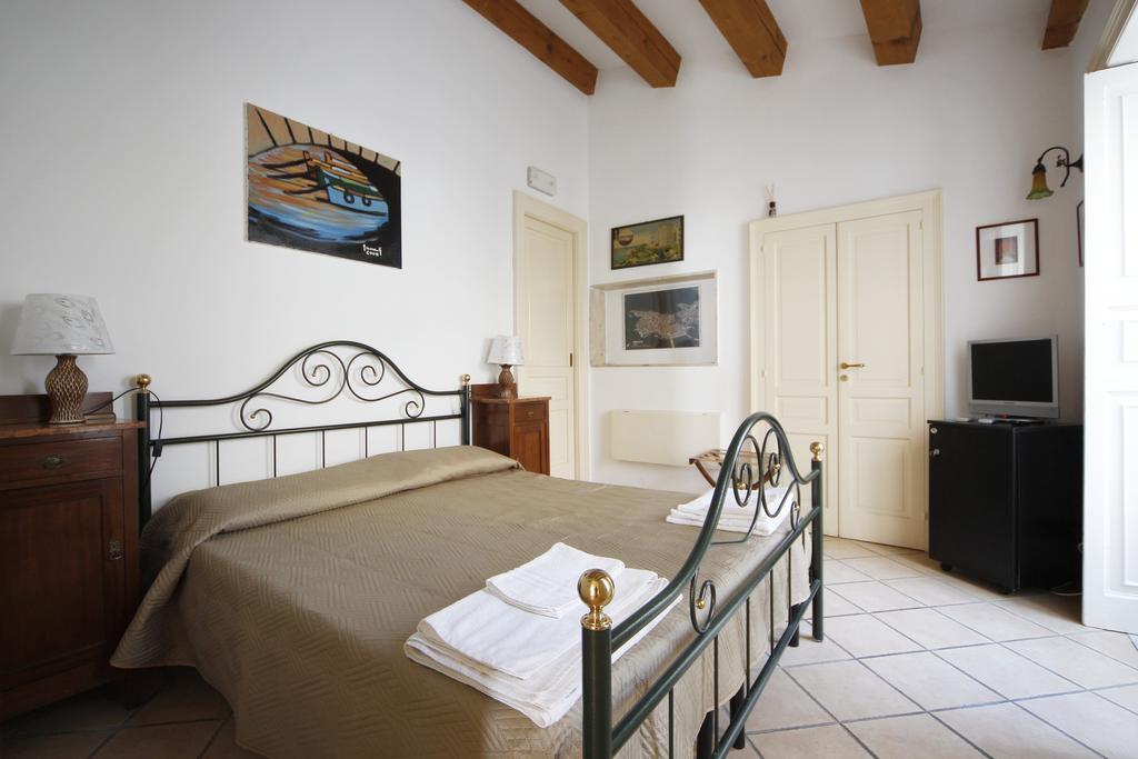 Ortigia Camere Con Vista Da Giulio B&B Syrakusa Exteriör bild