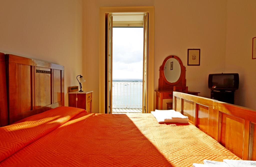 Ortigia Camere Con Vista Da Giulio B&B Syrakusa Exteriör bild