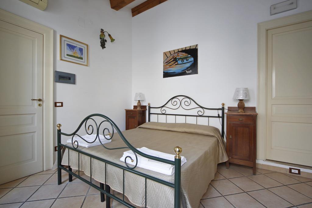 Ortigia Camere Con Vista Da Giulio B&B Syrakusa Exteriör bild