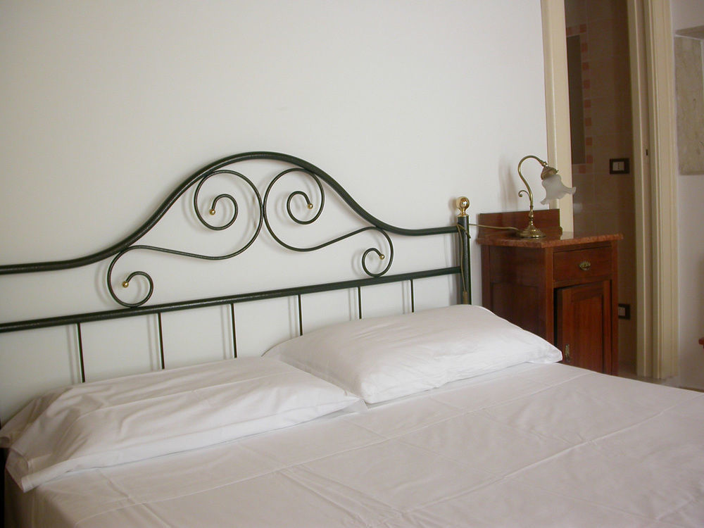Ortigia Camere Con Vista Da Giulio B&B Syrakusa Exteriör bild