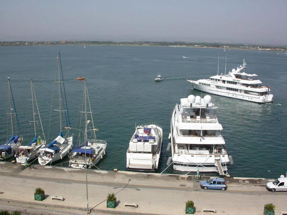 Ortigia Camere Con Vista Da Giulio B&B Syrakusa Exteriör bild