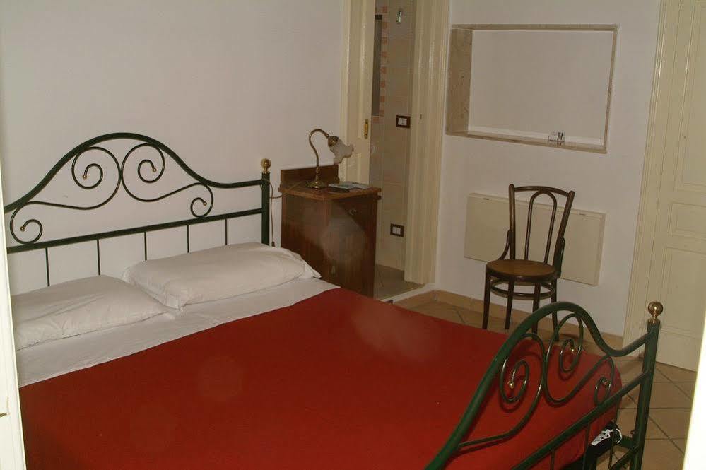 Ortigia Camere Con Vista Da Giulio B&B Syrakusa Exteriör bild