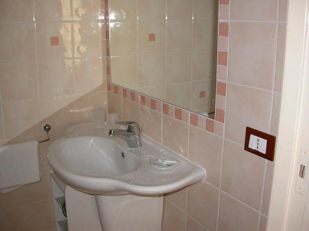 Ortigia Camere Con Vista Da Giulio B&B Syrakusa Exteriör bild
