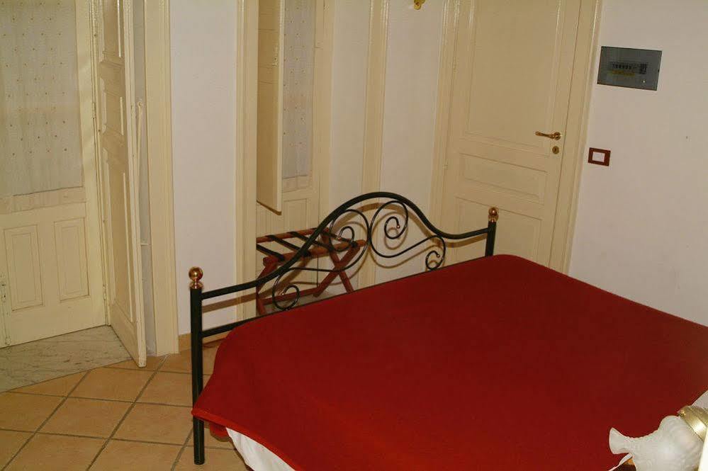 Ortigia Camere Con Vista Da Giulio B&B Syrakusa Exteriör bild