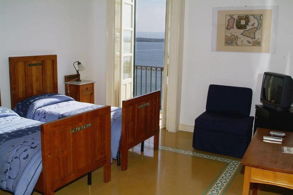 Ortigia Camere Con Vista Da Giulio B&B Syrakusa Exteriör bild